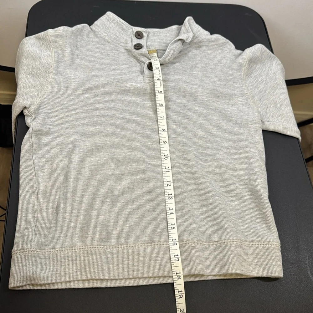 Gymboree Gray Sweatshirt. Size 10. Super soft shirt. Will keep your kid warm!